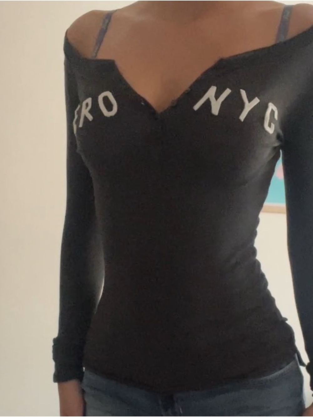 Y2K FITTED XS Aeropostale Black Off-Shoulder Long Sleeve henley w white NYC logo - Picture 4 of 4